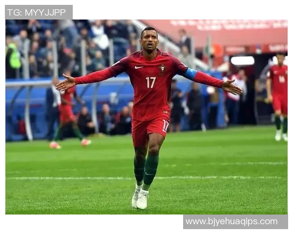 葡萄牙裔足球巨星的传奇故事与成就解析